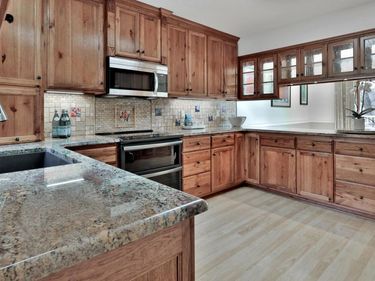 8276 Kingslee Road, Bloomington, MN 55438