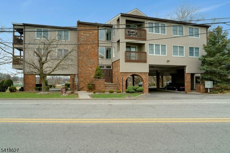 779 Riverside Ave, Lyndhurst, NJ 07071 Main Photo