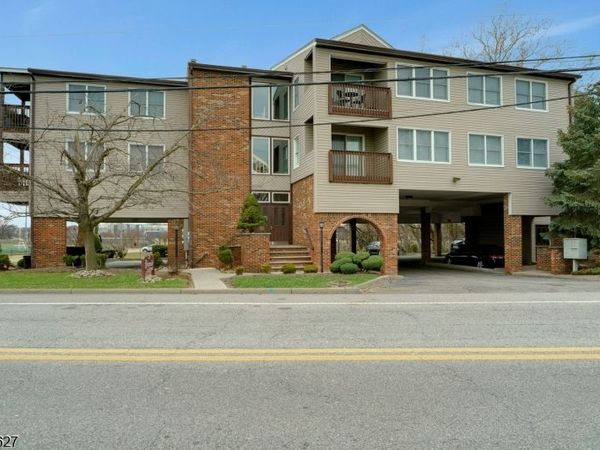 779 Riverside Ave, Lyndhurst, NJ 07071