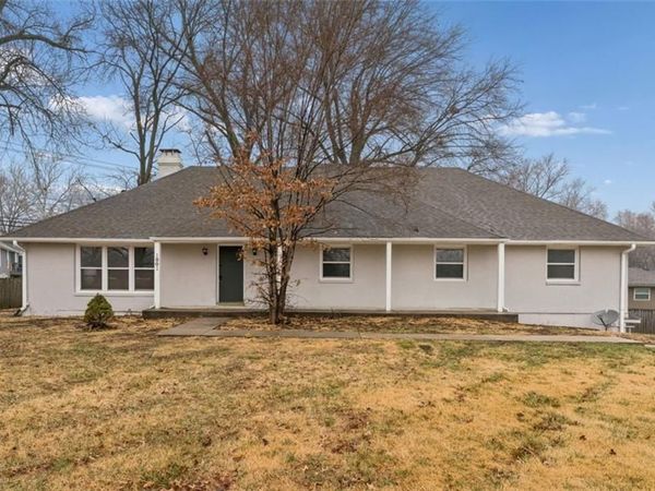 1001 Tam Oshanter Drive, Kansas City, MO 64145