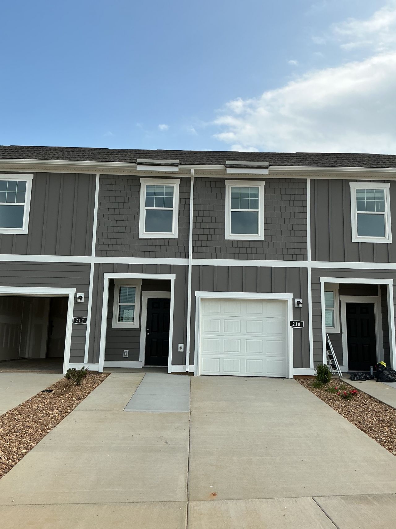 208 Darlington Drive, Dickson, TN 37055 Main Photo
