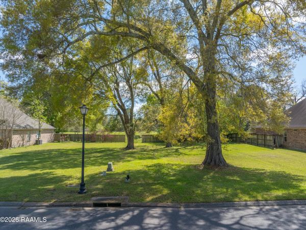 14 Oakthorn Court , Youngsville, LA 70592