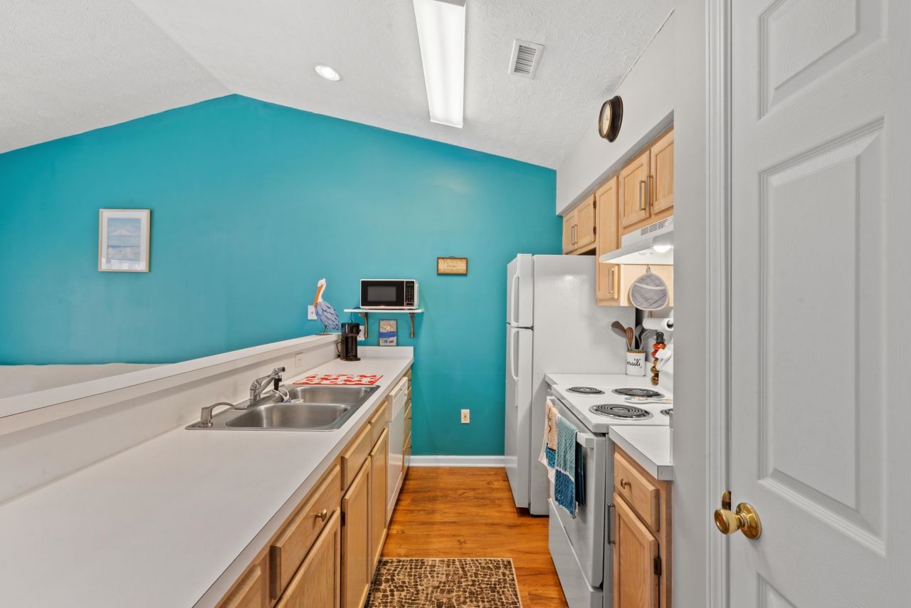 615 Tupelo Ln. Photo 7