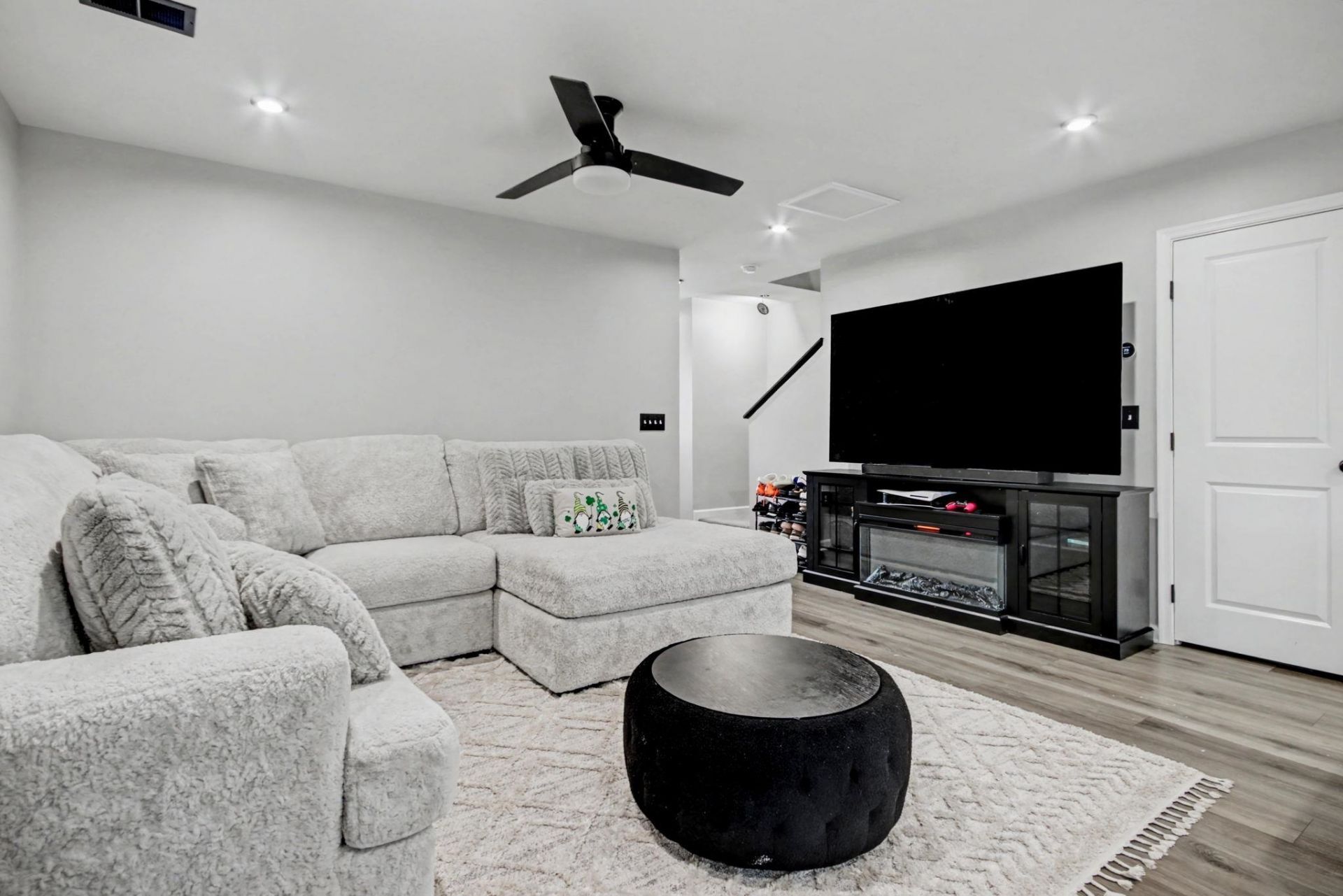 608 Montenegro Way Photo 6