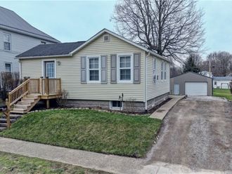 254 1st Street SE Brewster, OH 44613