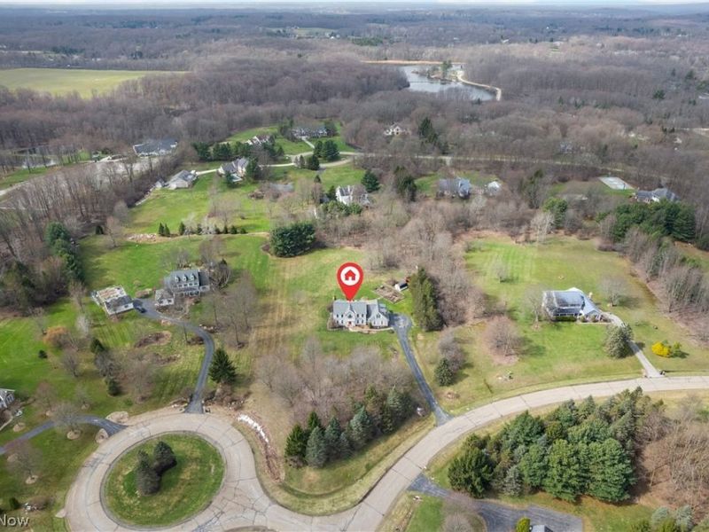 10075 Waterford Trail, Chagrin Falls, OH 44023 Photo 2