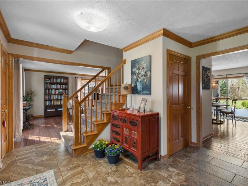 10075 Waterford Trail, Chagrin Falls, OH 44023 Photo 3