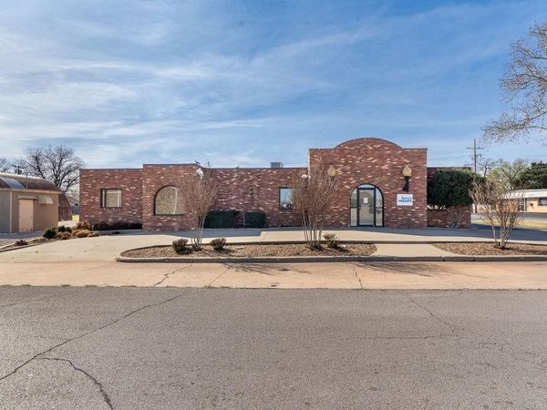 1230 Frisco Avenue, Clinton, OK 73601