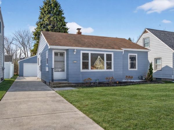 3135 E Koenig AVENUE, Saint Francis, WI 53235