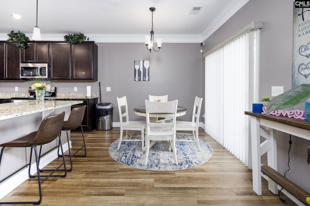 823 Adelaide Road  Photo 11