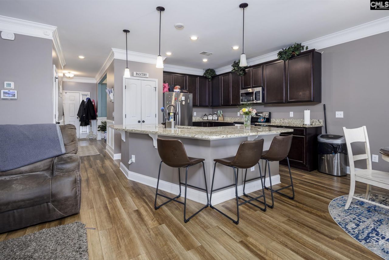 823 Adelaide Road  Photo 12