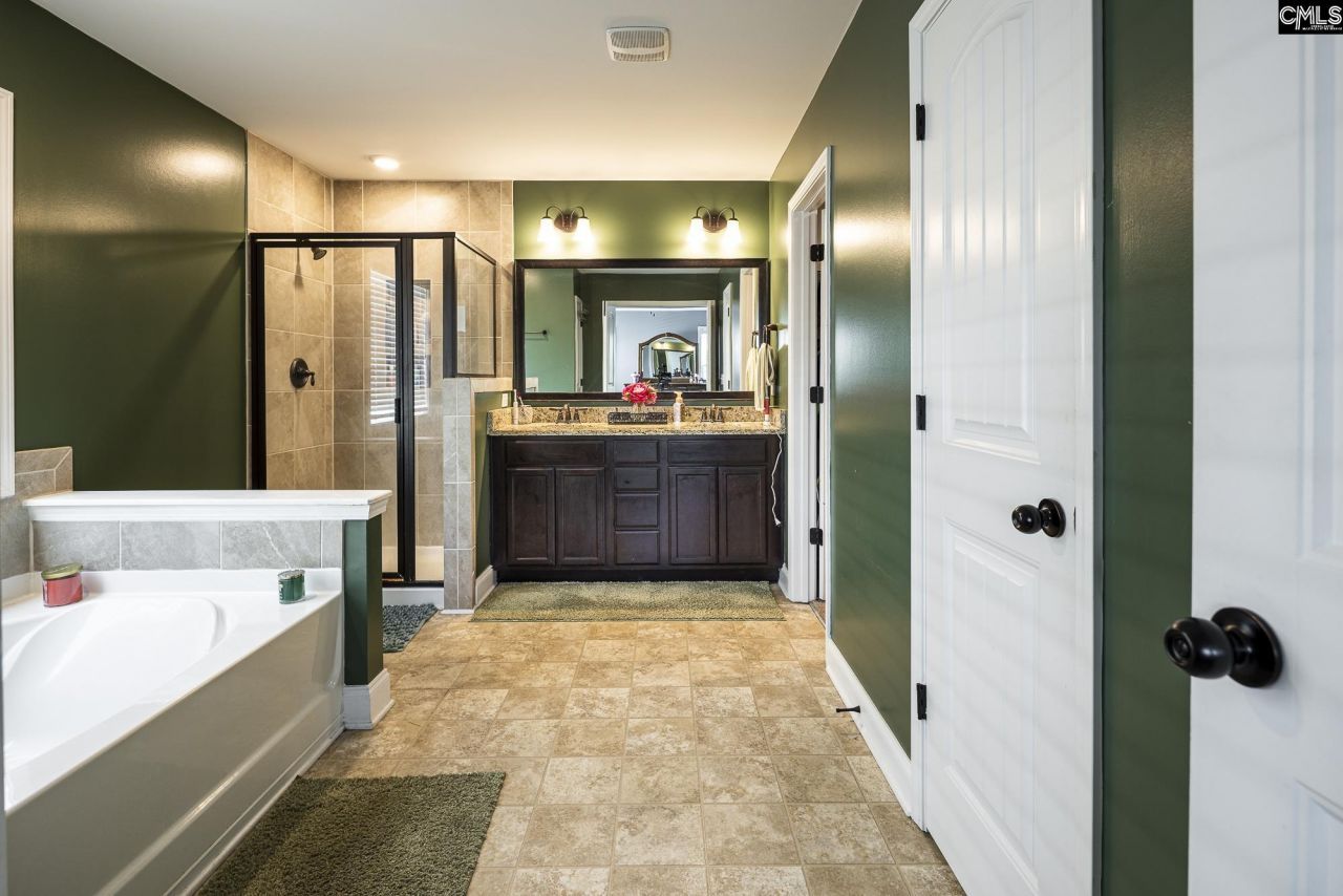 823 Adelaide Road  Photo 20