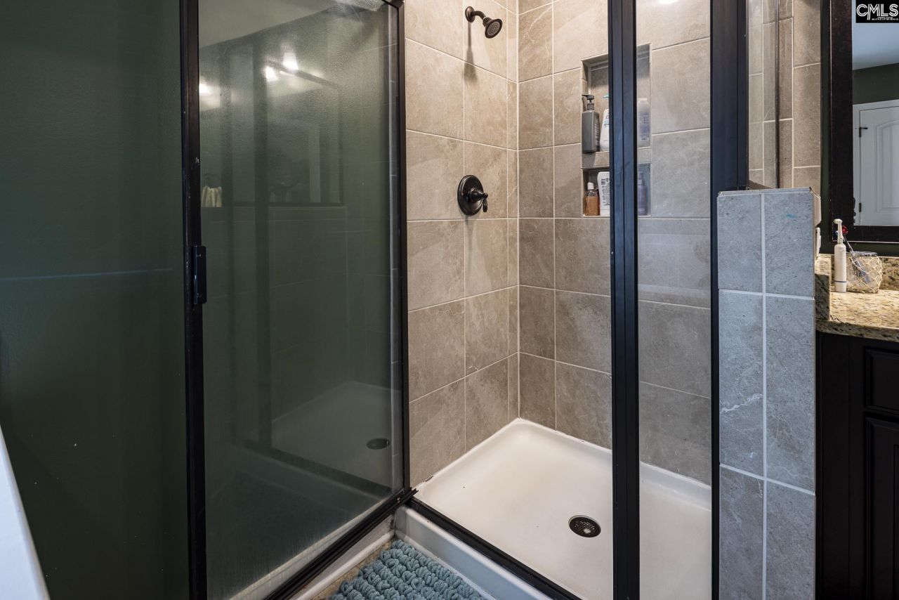 823 Adelaide Road  Photo 22