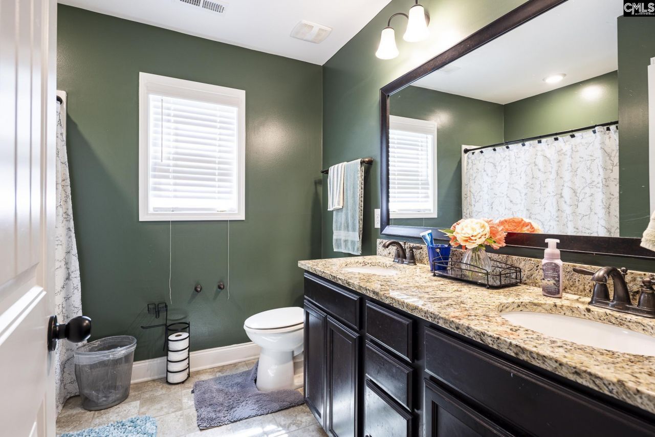 823 Adelaide Road  Photo 26