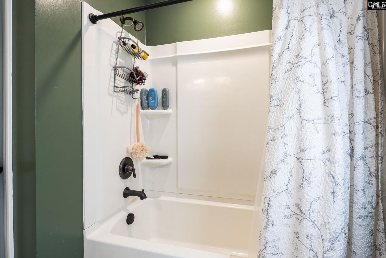 823 Adelaide Road  Photo 27