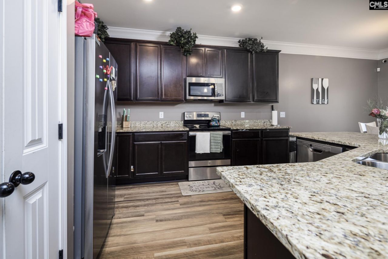 823 Adelaide Road  Photo 6