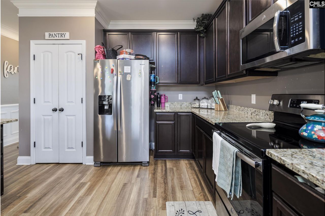 823 Adelaide Road  Photo 7