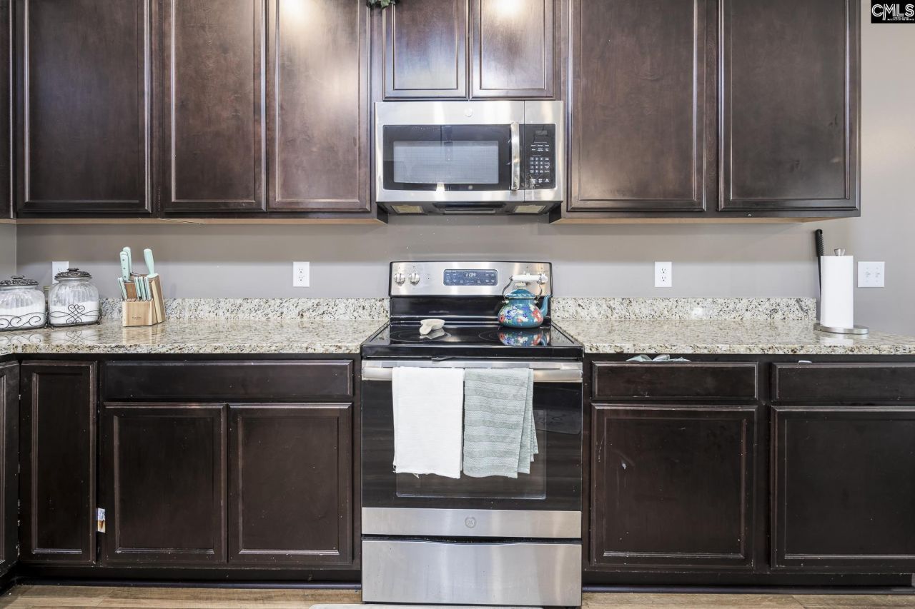 823 Adelaide Road  Photo 8