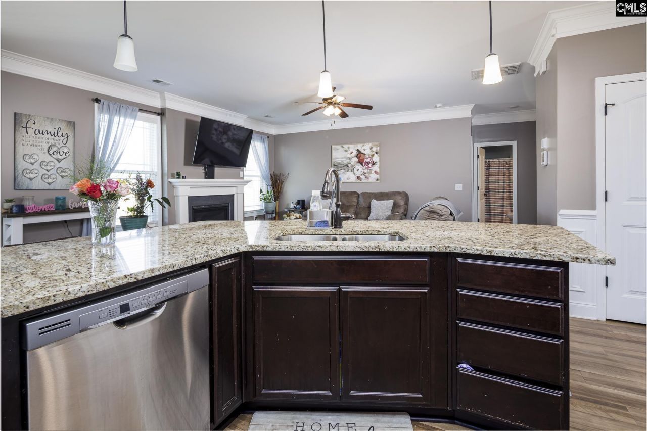 823 Adelaide Road  Photo 9