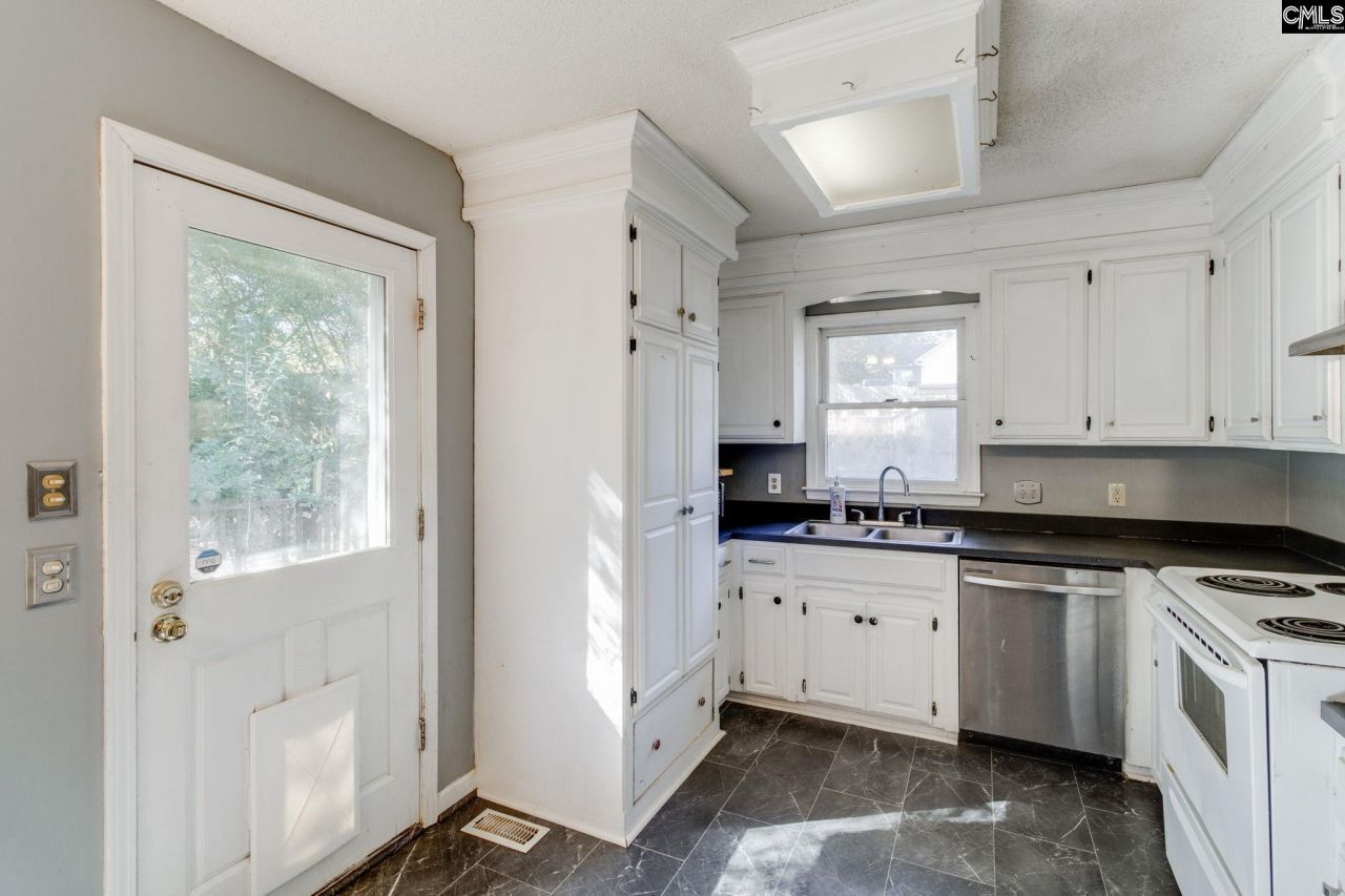 2 Woodshaw Court  Photo 12