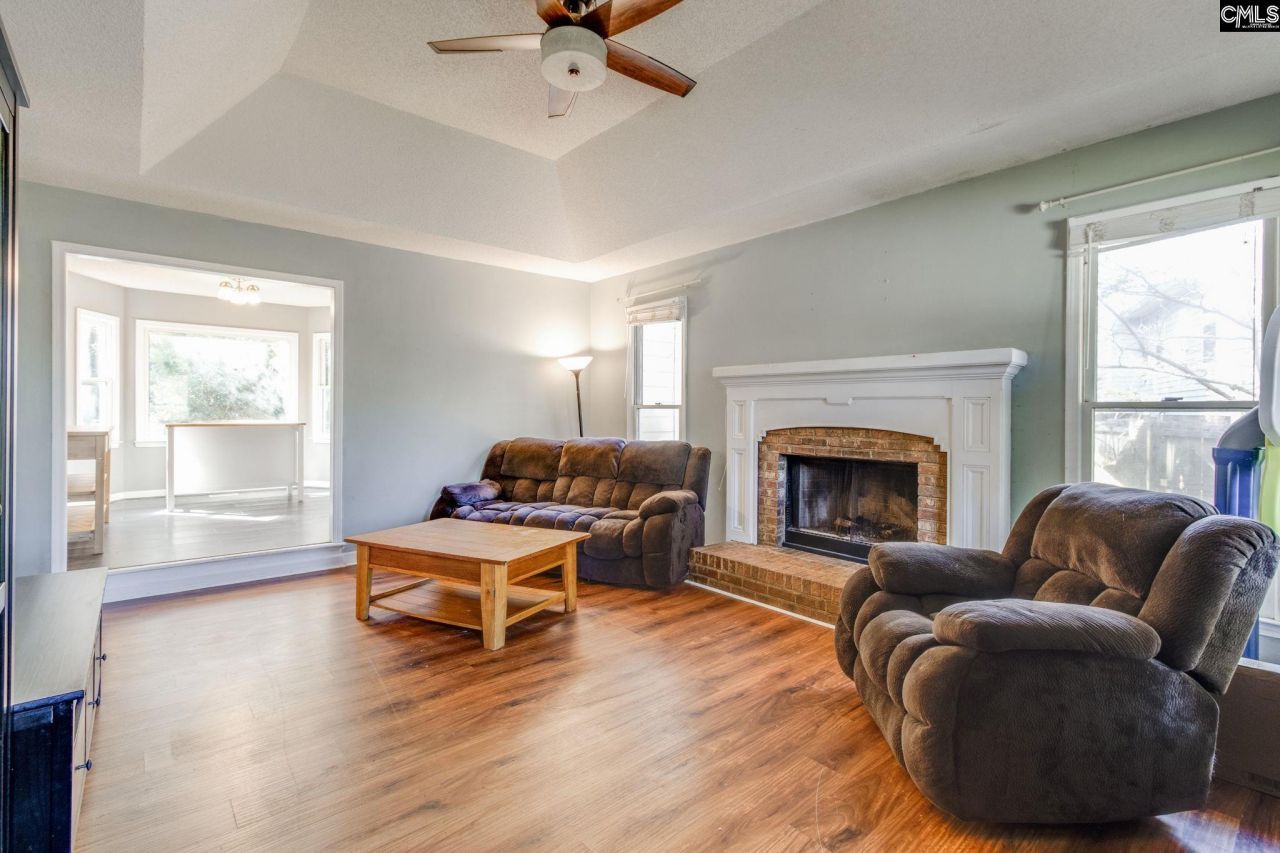 2 Woodshaw Court  Photo 4