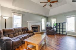 2 Woodshaw Court  photo 4