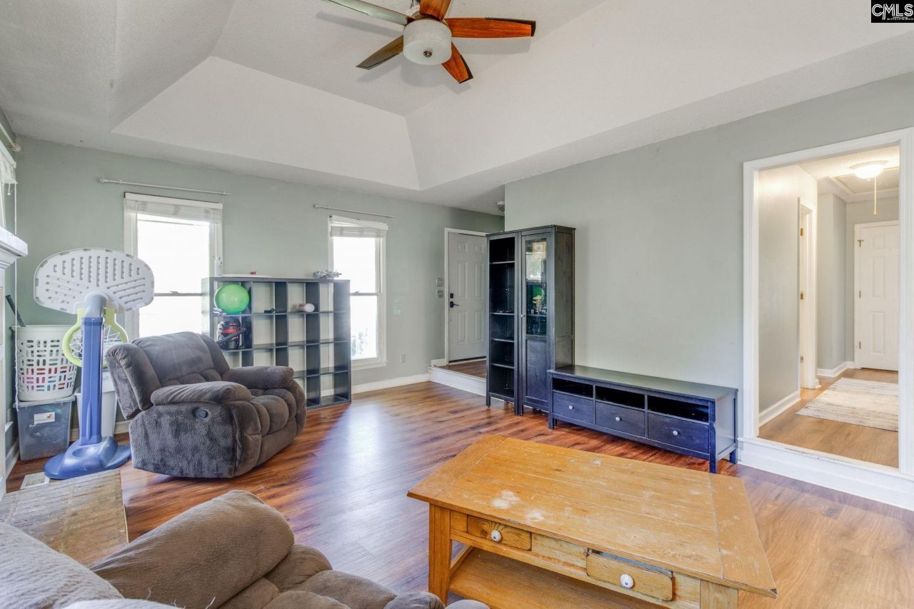 2 Woodshaw Court  Photo 6