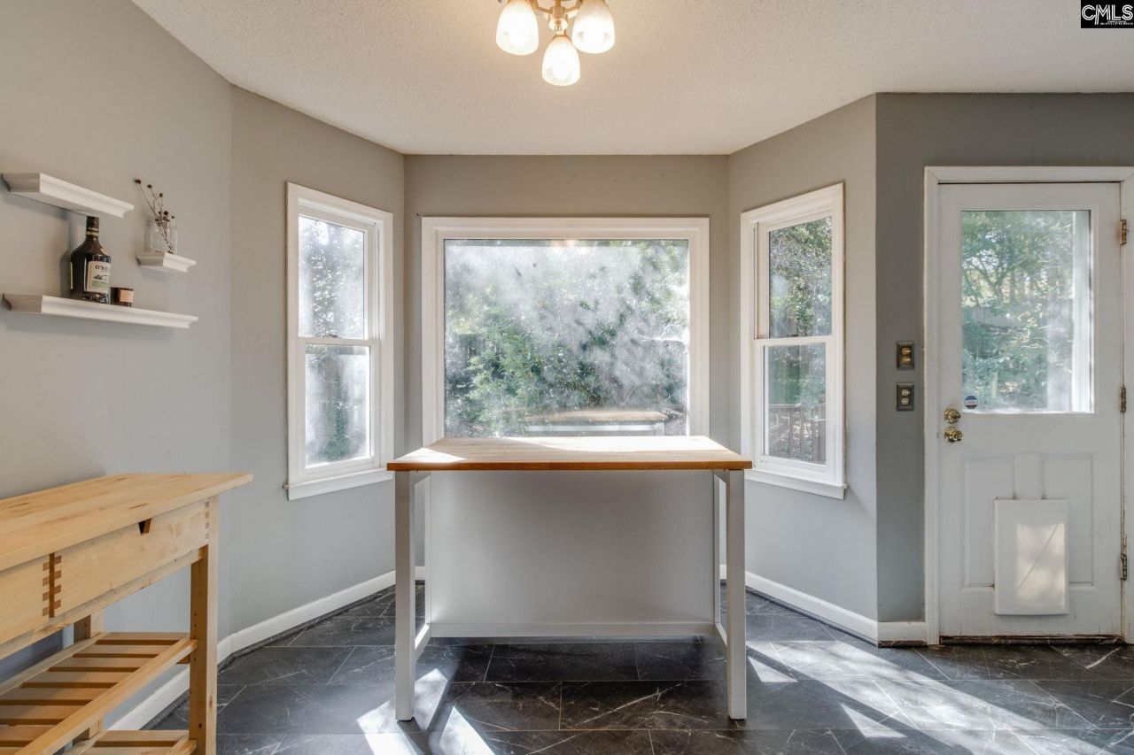 2 Woodshaw Court  Photo 8