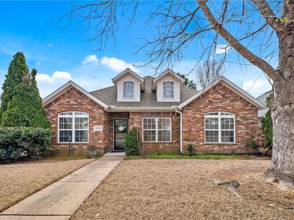 5702 W Stoney Creek Drive, Rogers, AR 72758