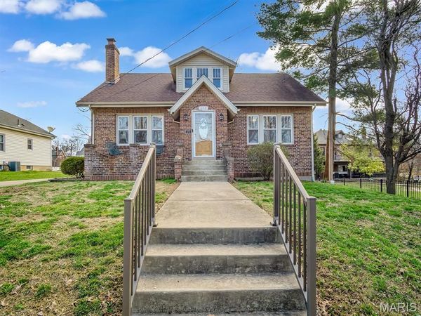 240 N Main Street , Waterloo, IL 62298