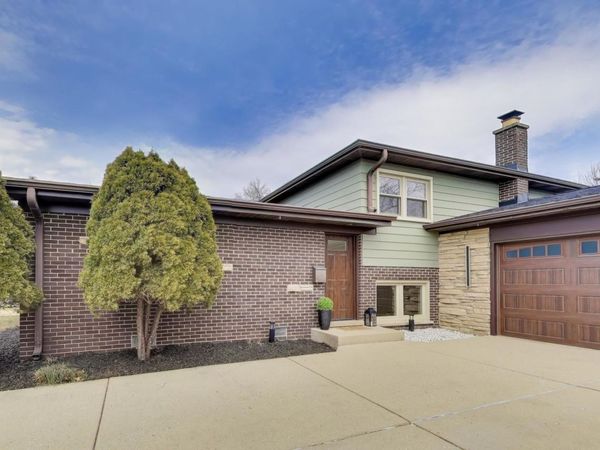 909 S Waverly Place , Mount Prospect, IL 60056