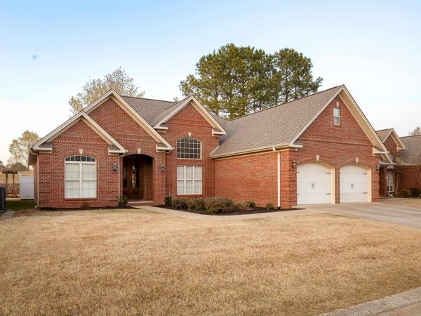 215 Jordan Ln, Florence, AL