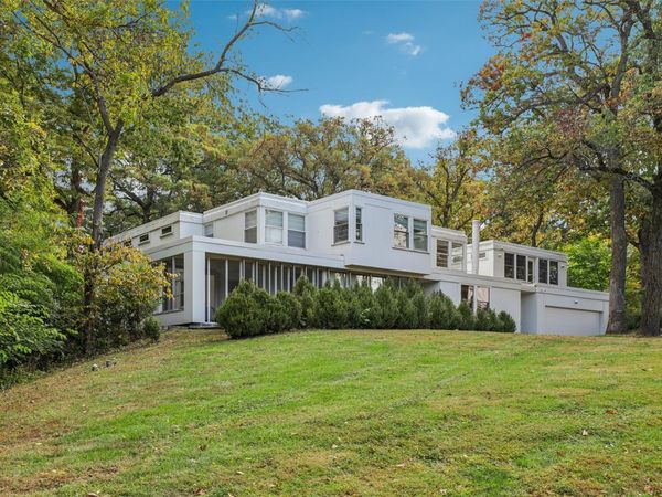 635 Foster Drive, Des Moines, IA 50312