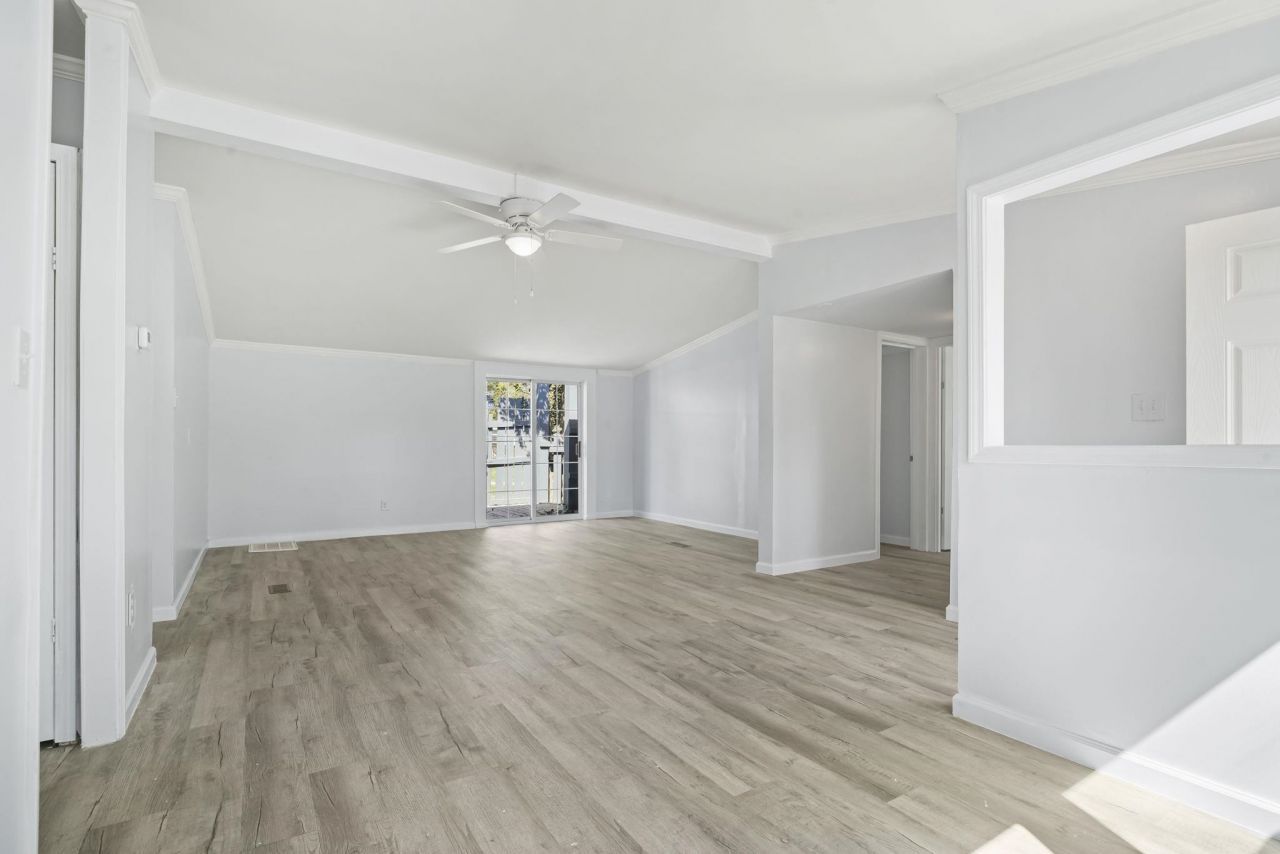 644 Summer Dr. Photo 9