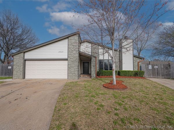 1925 N Desert Palm Avenue , Broken Arrow, OK 74012