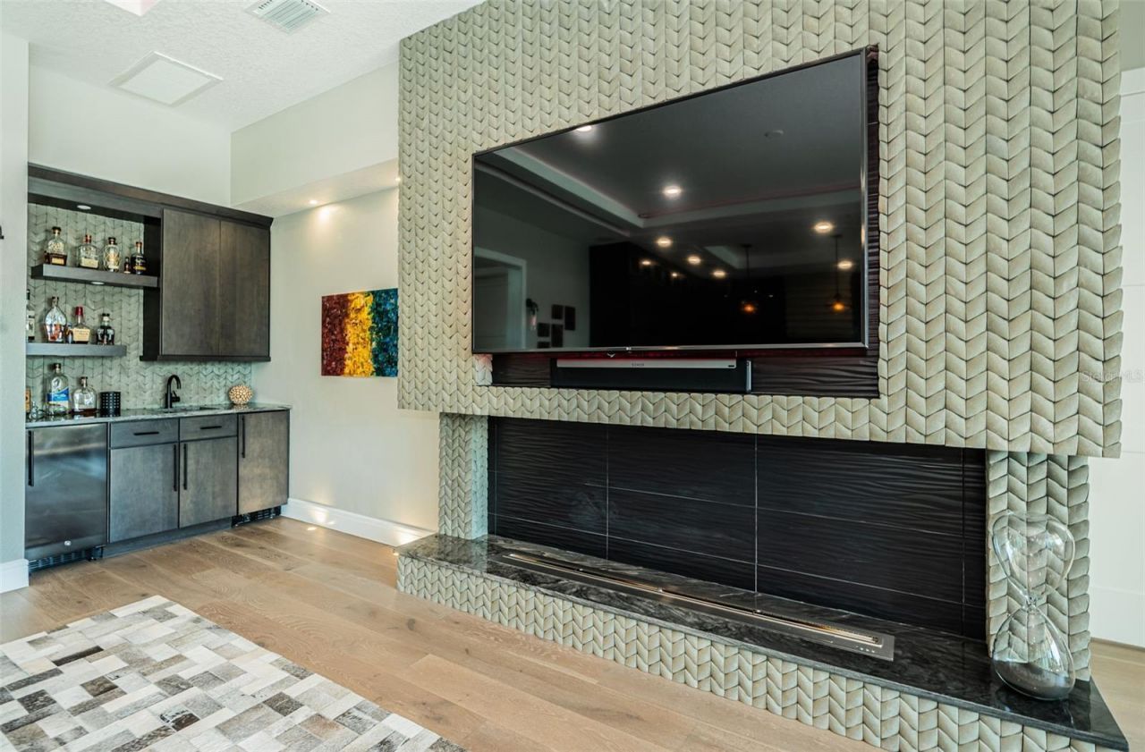 7822 Causeway Boulevard S, Saint Petersburg, FL 33707 Photo