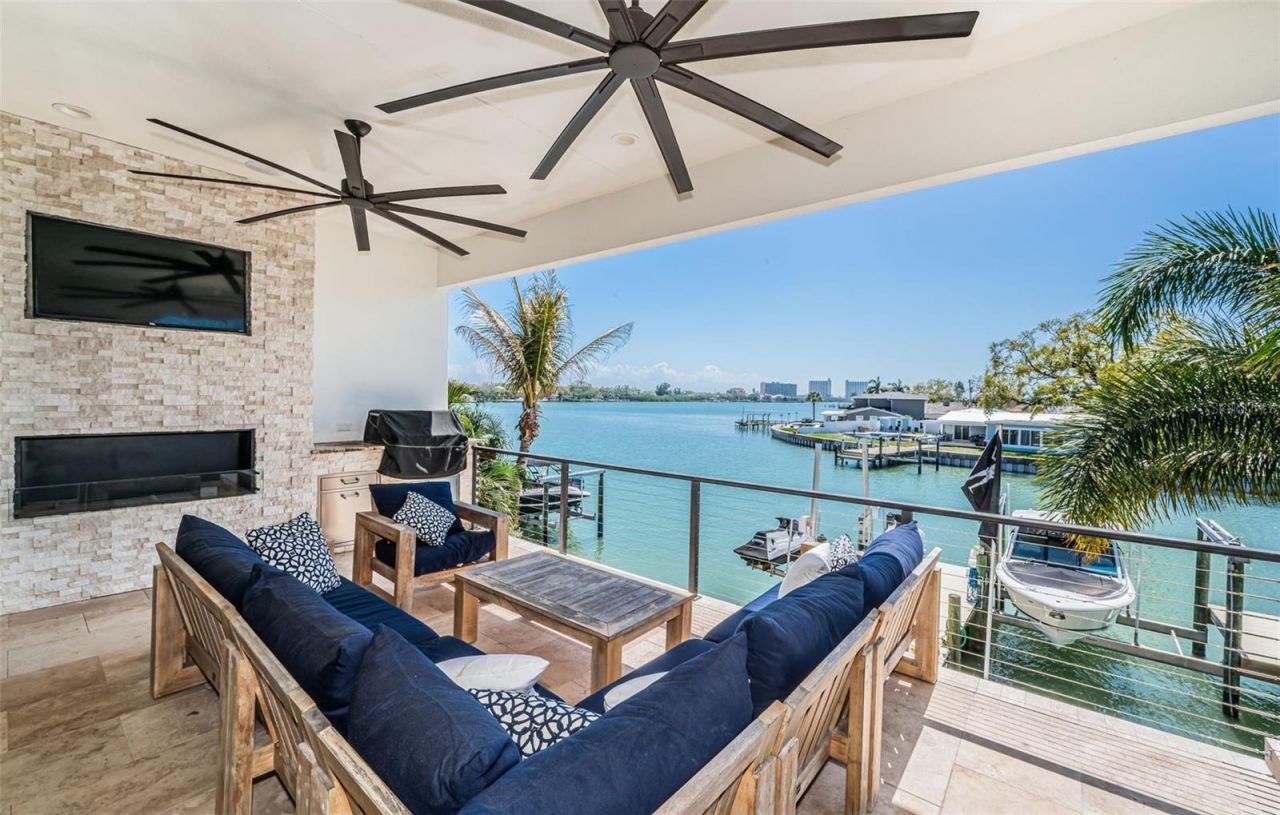 7822 Causeway Boulevard S, Saint Petersburg, FL 33707 Photo