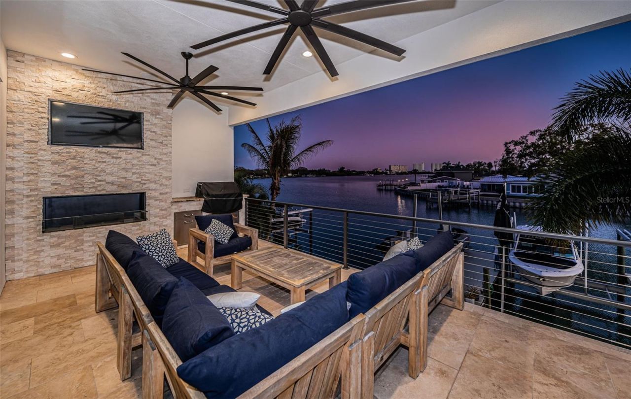 7822 Causeway Boulevard S, Saint Petersburg, FL 33707 Photo