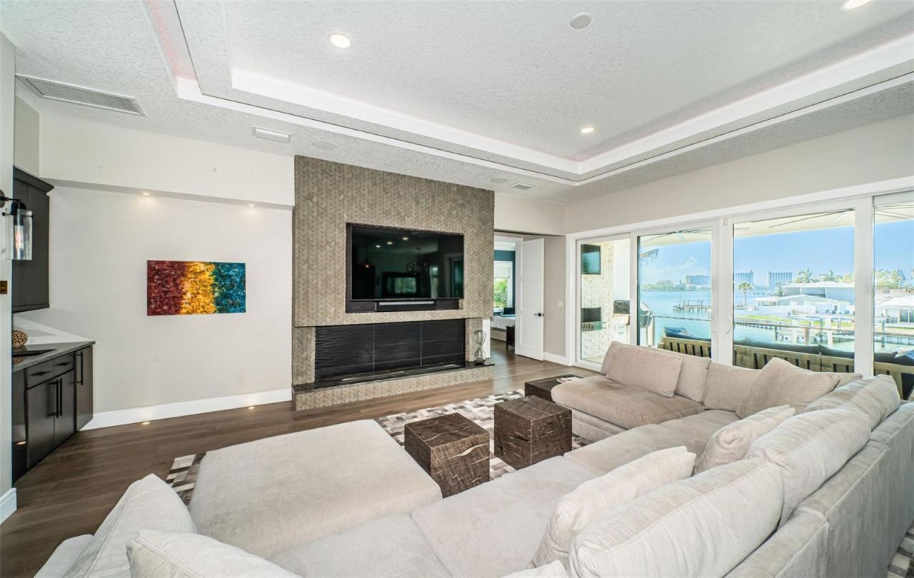 7822 Causeway Boulevard S, Saint Petersburg, FL 33707 Photo