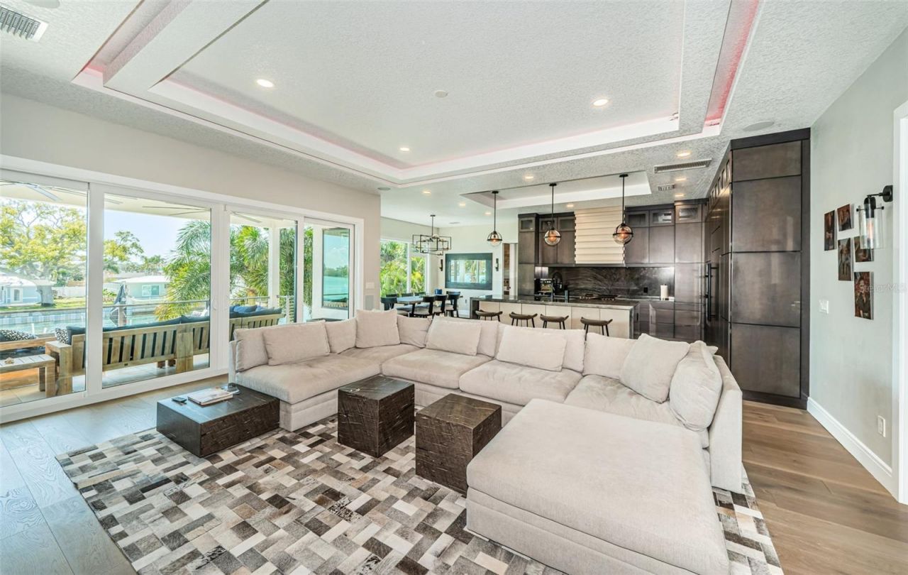 7822 Causeway Boulevard S, Saint Petersburg, FL 33707 Photo