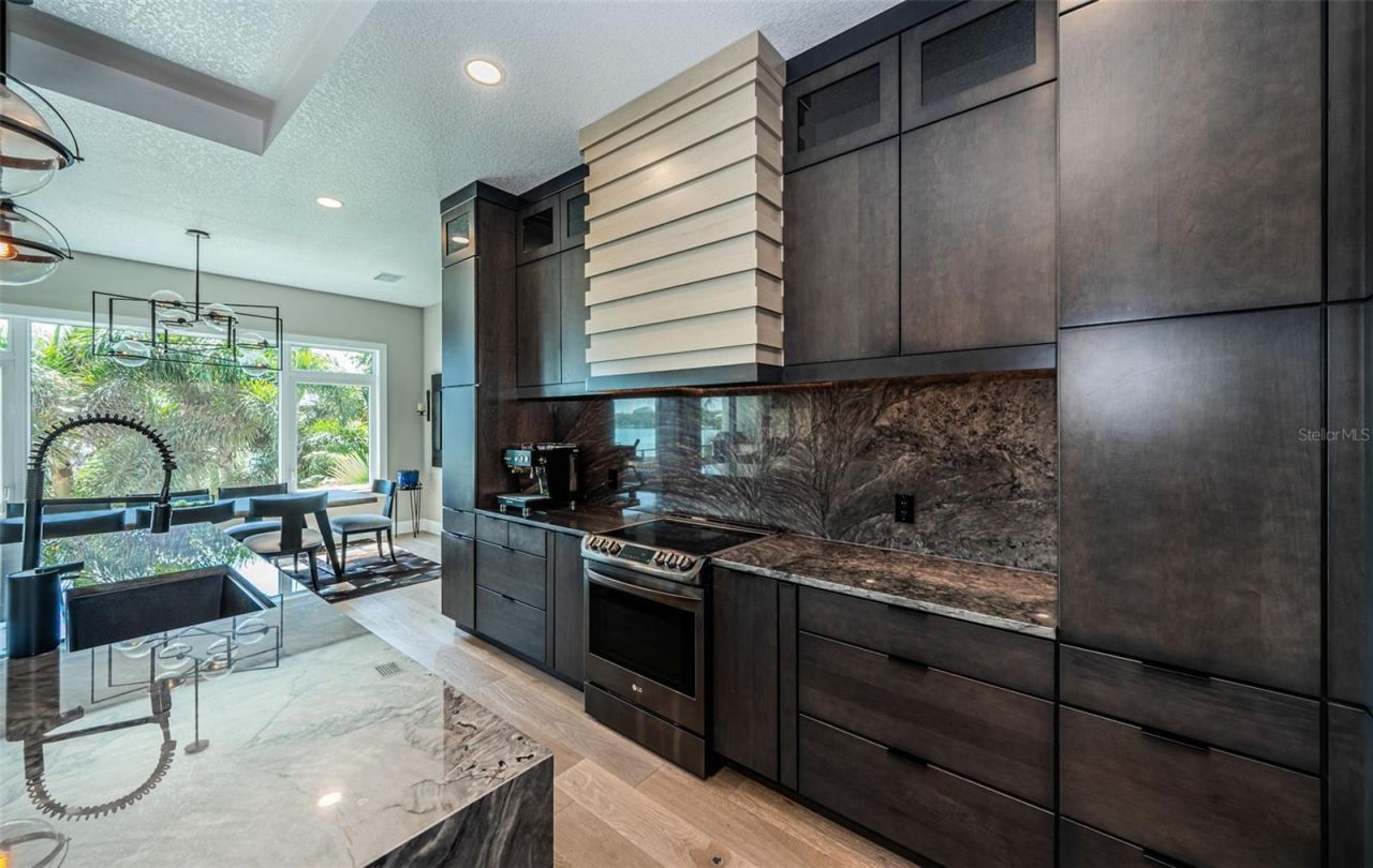 7822 Causeway Boulevard S, Saint Petersburg, FL 33707 Photo