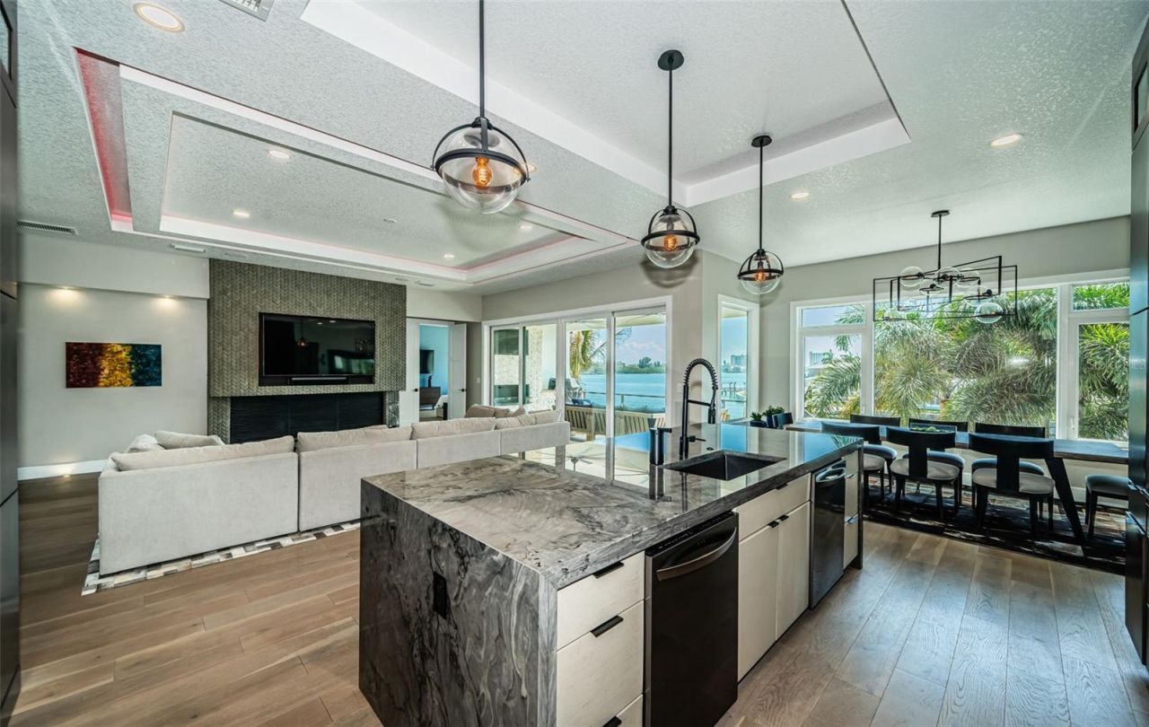 7822 Causeway Boulevard S, Saint Petersburg, FL 33707 Photo