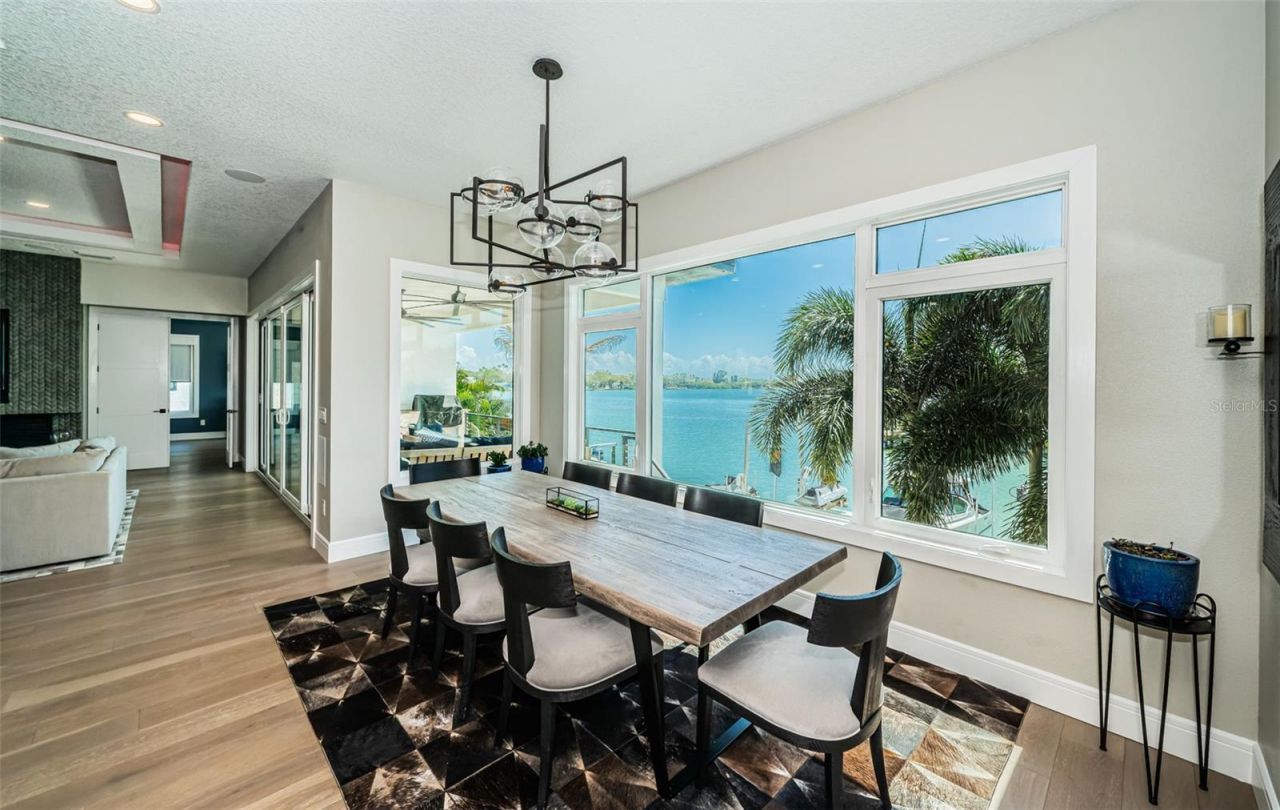 7822 Causeway Boulevard S, Saint Petersburg, FL 33707 Photo