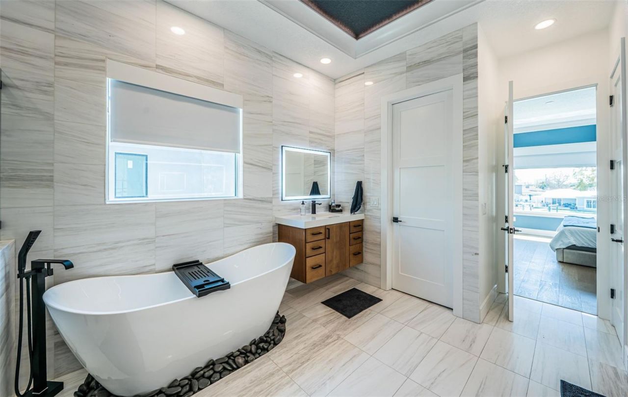 7822 Causeway Boulevard S, Saint Petersburg, FL 33707 Photo