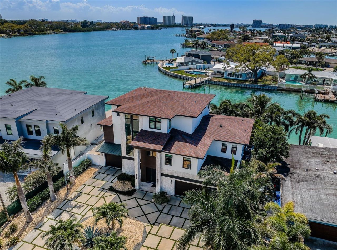 7822 Causeway Boulevard S, Saint Petersburg, FL 33707 Photo