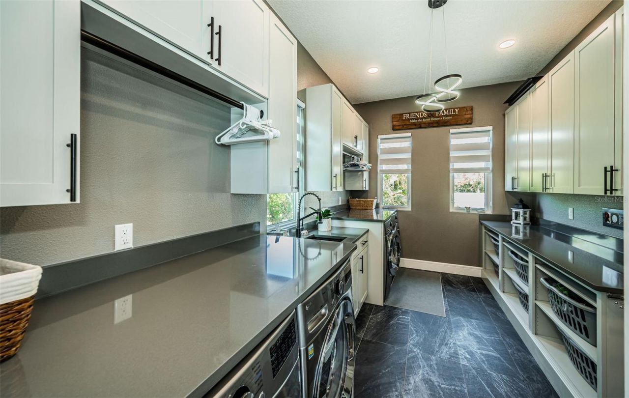 7822 Causeway Boulevard S, Saint Petersburg, FL 33707 Photo