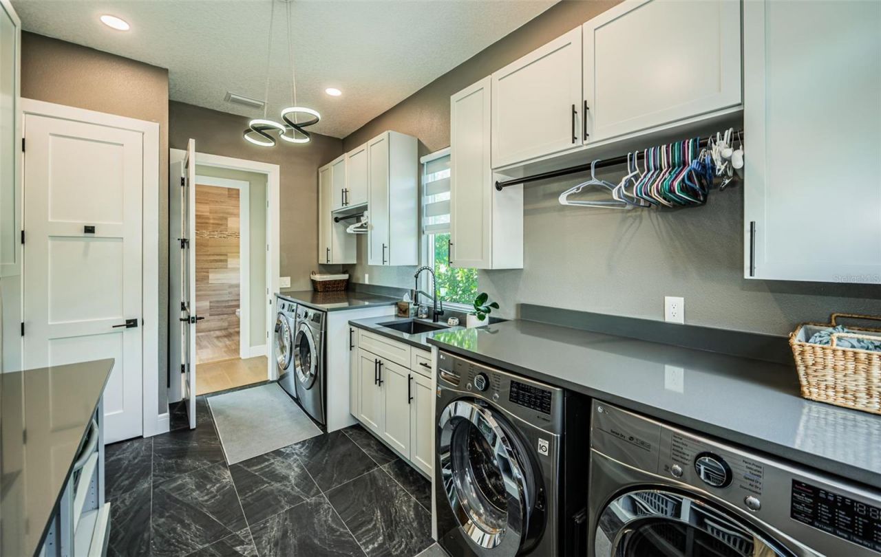 7822 Causeway Boulevard S, Saint Petersburg, FL 33707 Photo