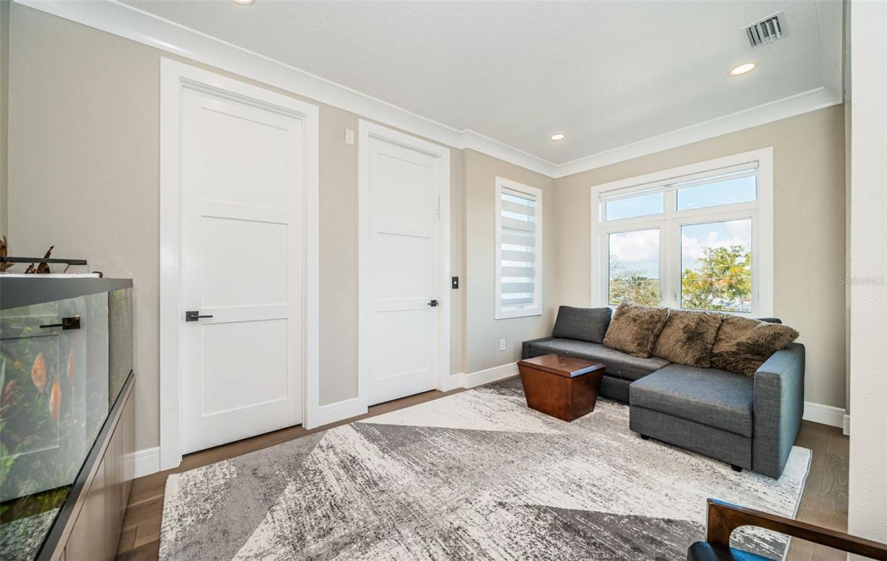 7822 Causeway Boulevard S, Saint Petersburg, FL 33707 Photo