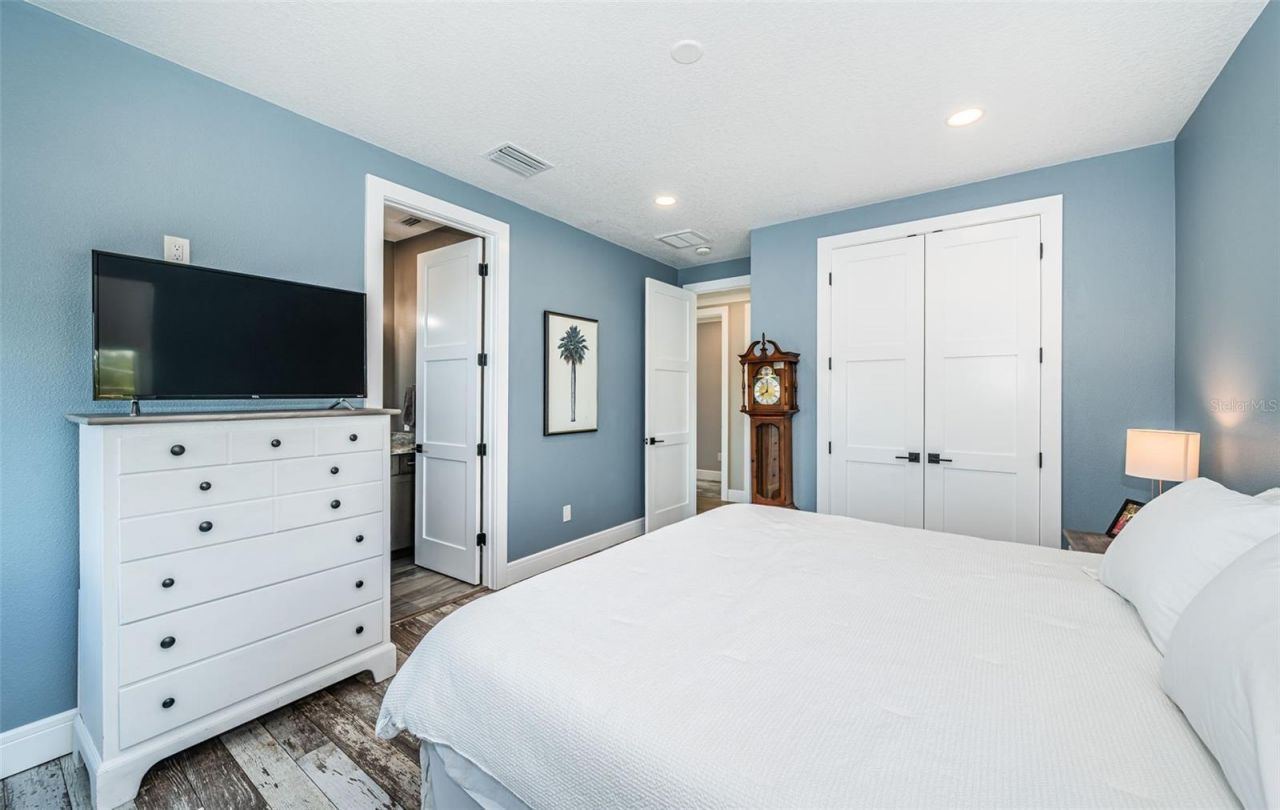 7822 Causeway Boulevard S, Saint Petersburg, FL 33707 Photo