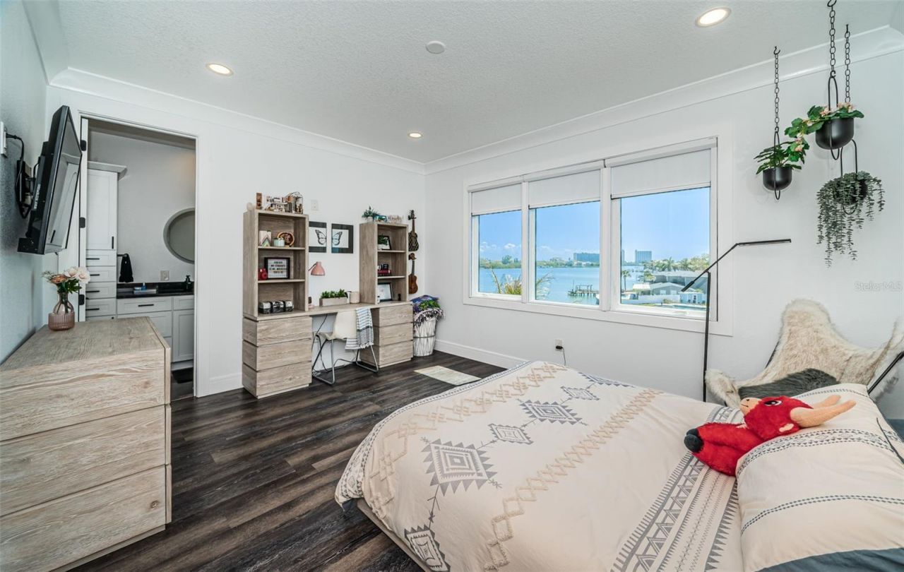 7822 Causeway Boulevard S, Saint Petersburg, FL 33707 Photo